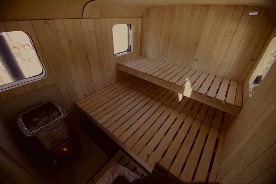 Sauna v maringotce, interiér
